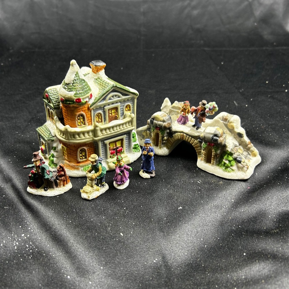 Cobblestone Corners 2004 Windham Heights Christmas Village House Bridge Figures